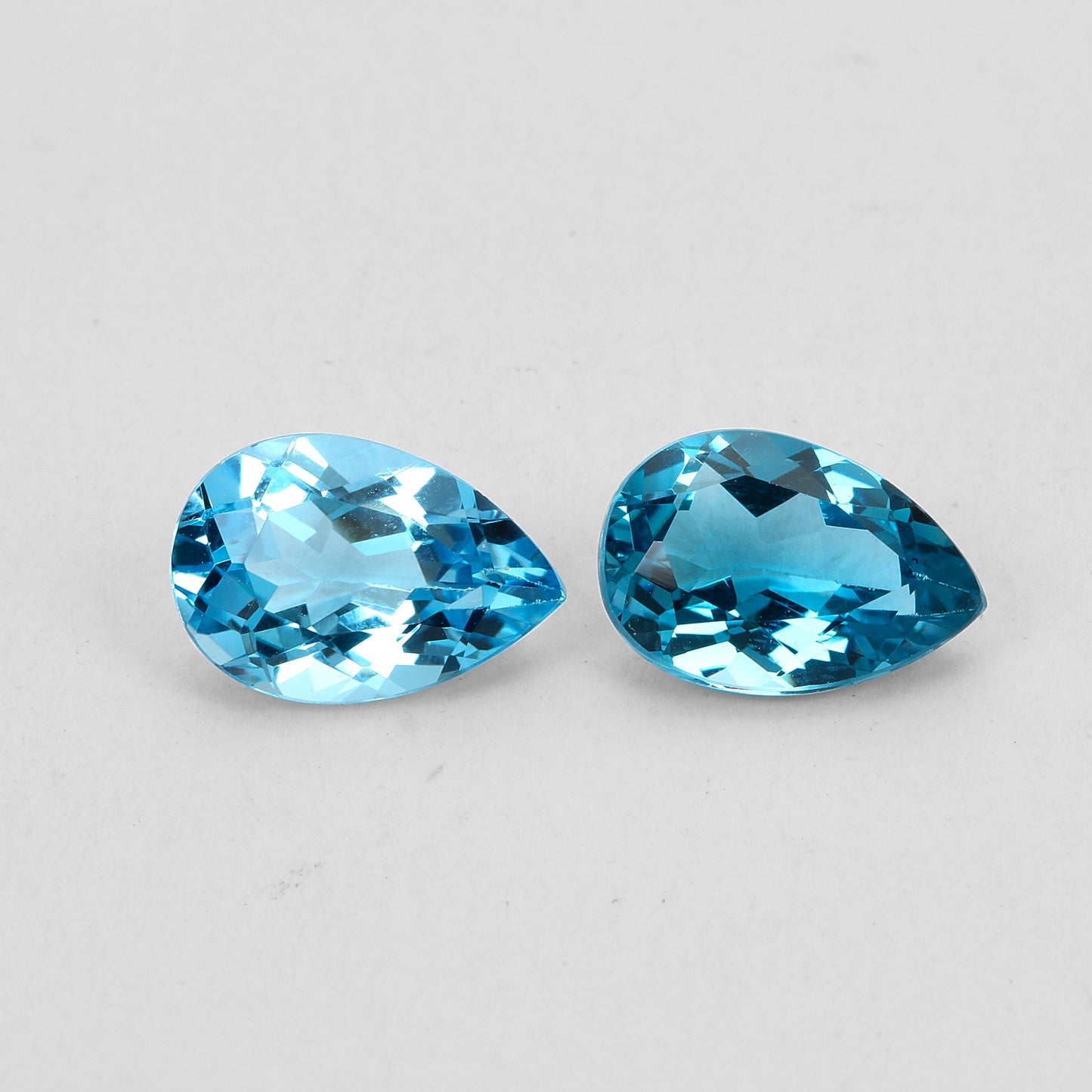 Swiss Blue Topaz (Pear 12x8mm) 3.70 Carats