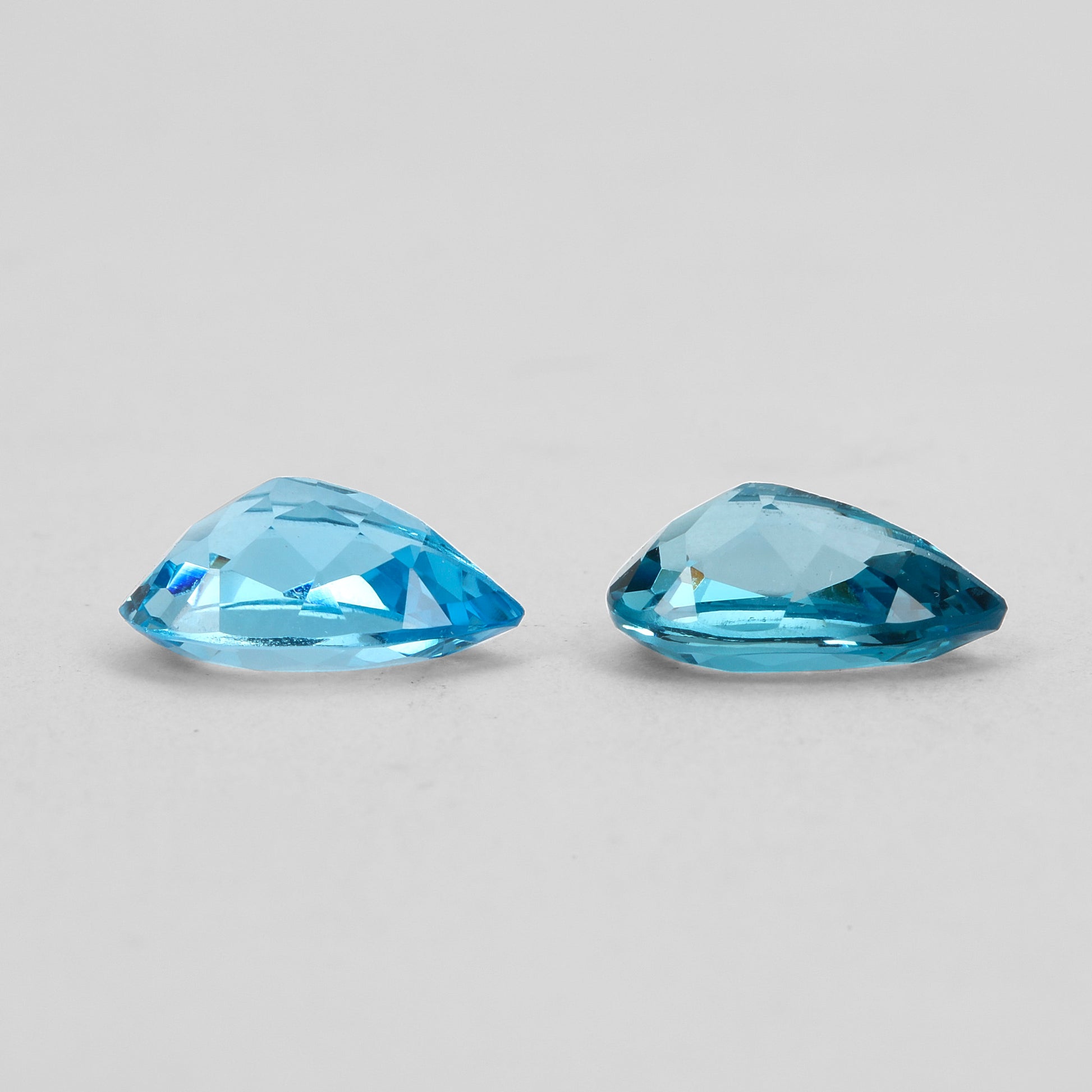 Swiss Blue Topaz (Pear 12x8mm) 3.70 Carats