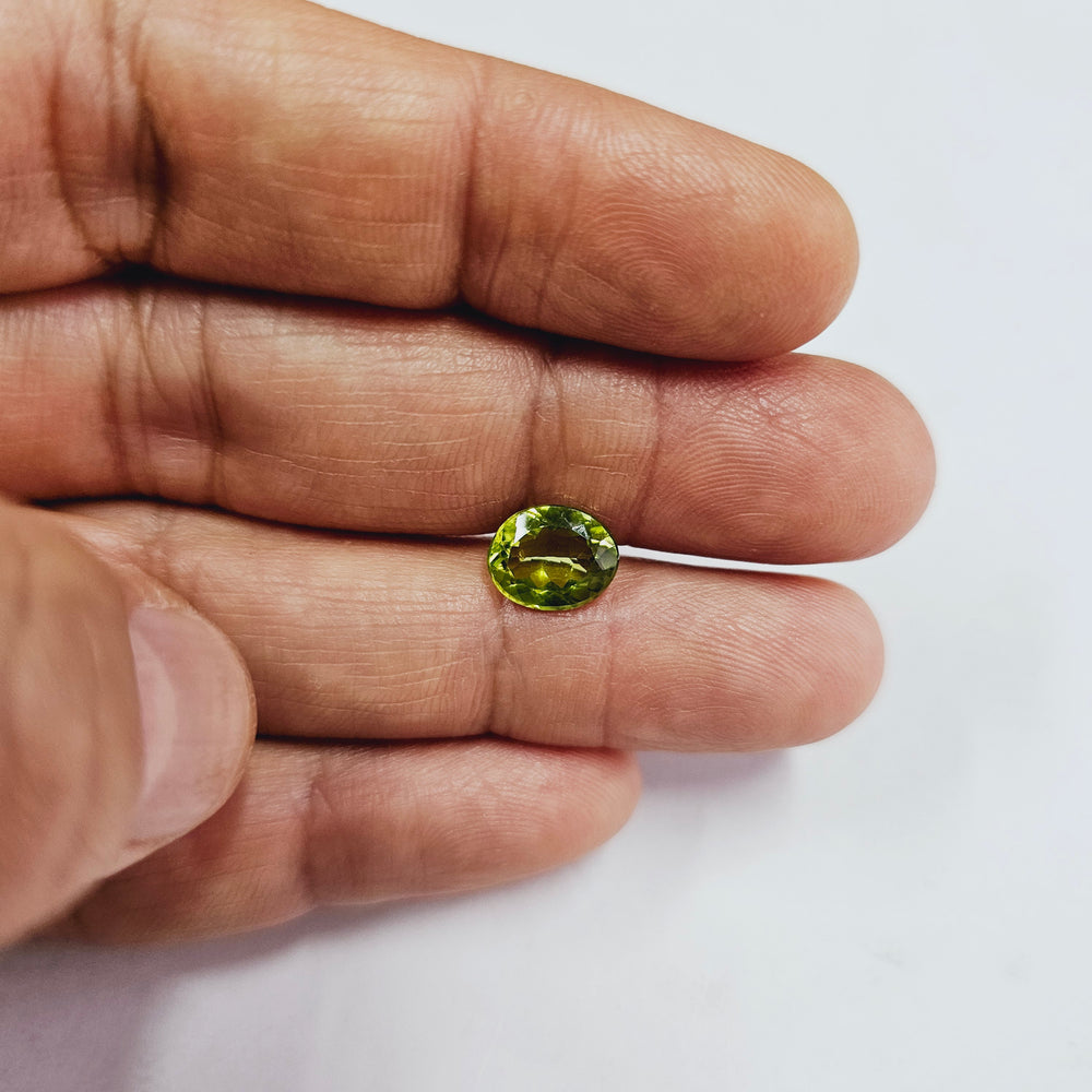 Certified Peridot Oval 2.40 Carats - CZ0304