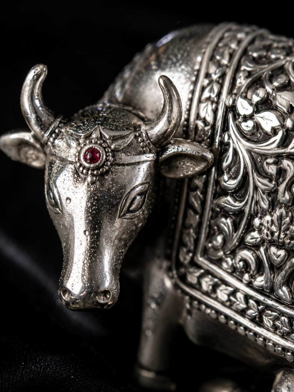 Silver-Plated Gaumata (cow) & Calf Idol (25gms)