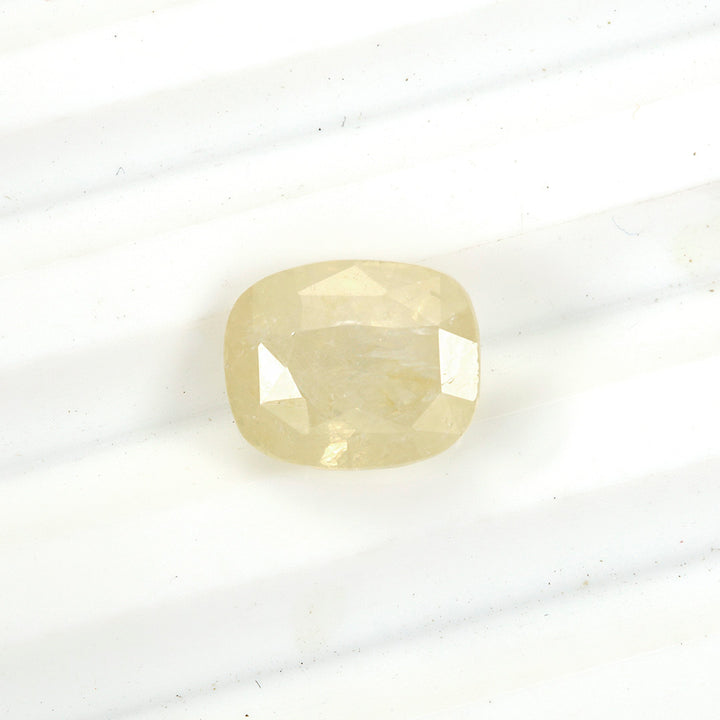 Yellow Sapphire (Pukhraj) 3.14 Cts (3.45 Ratti) Ceylon