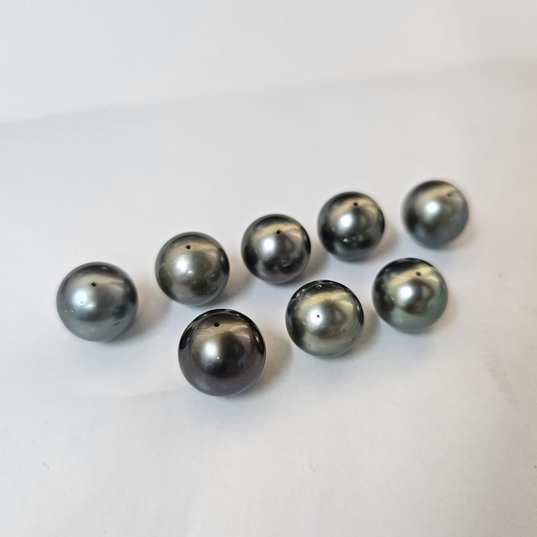 Tahitian Black Pearl 14-15mm Drilled 18.55 Carats (20.40 Ratti)