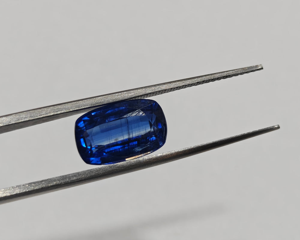 Blue Kyanite 6.07 Carats (Cushion 7.25x5.50mm) BK027