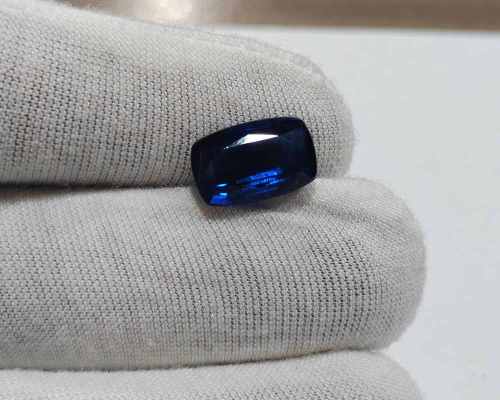 Blue Kyanite 6.05 Carats (Cushion 13.35x8.50mm) BK032