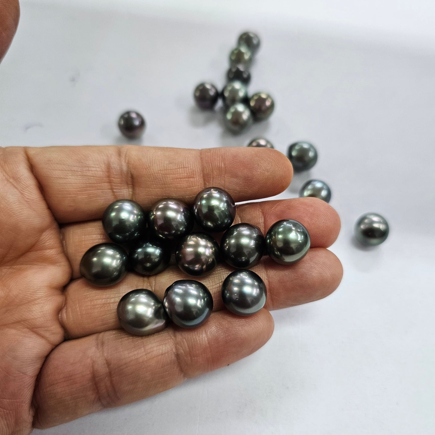 Certified Tahitian Grey Black Pearl Undrilled 14.23 Carats (15.65 Ratti) Tahiti JFHX31