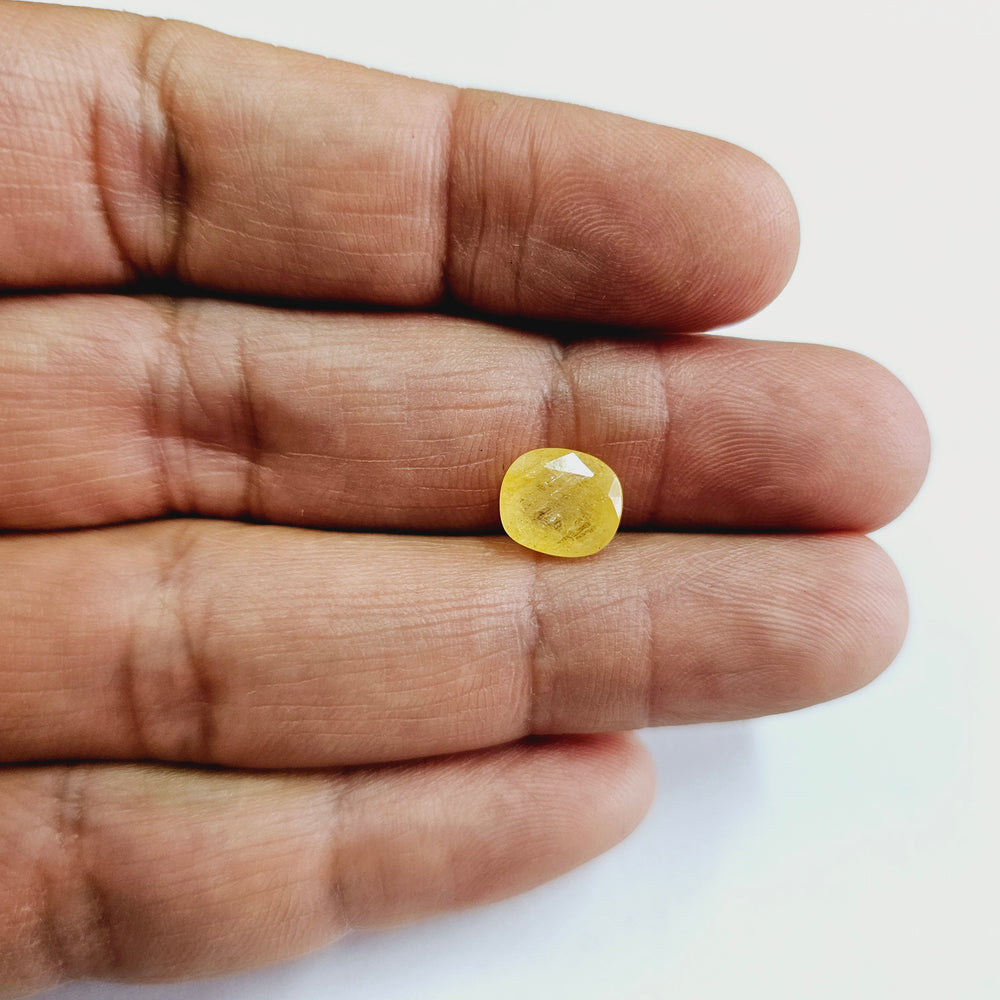Certified Yellow Sapphire-3.83 Carats (4.21 Ratti) Sri Lanka (Ceylon), SKU: LKZI90