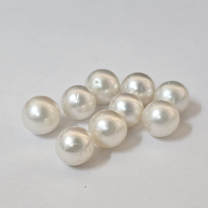 White South Sea Pearl Undrilled 7.75 Carats (8.52 Ratti) 10-11mm LRCI40