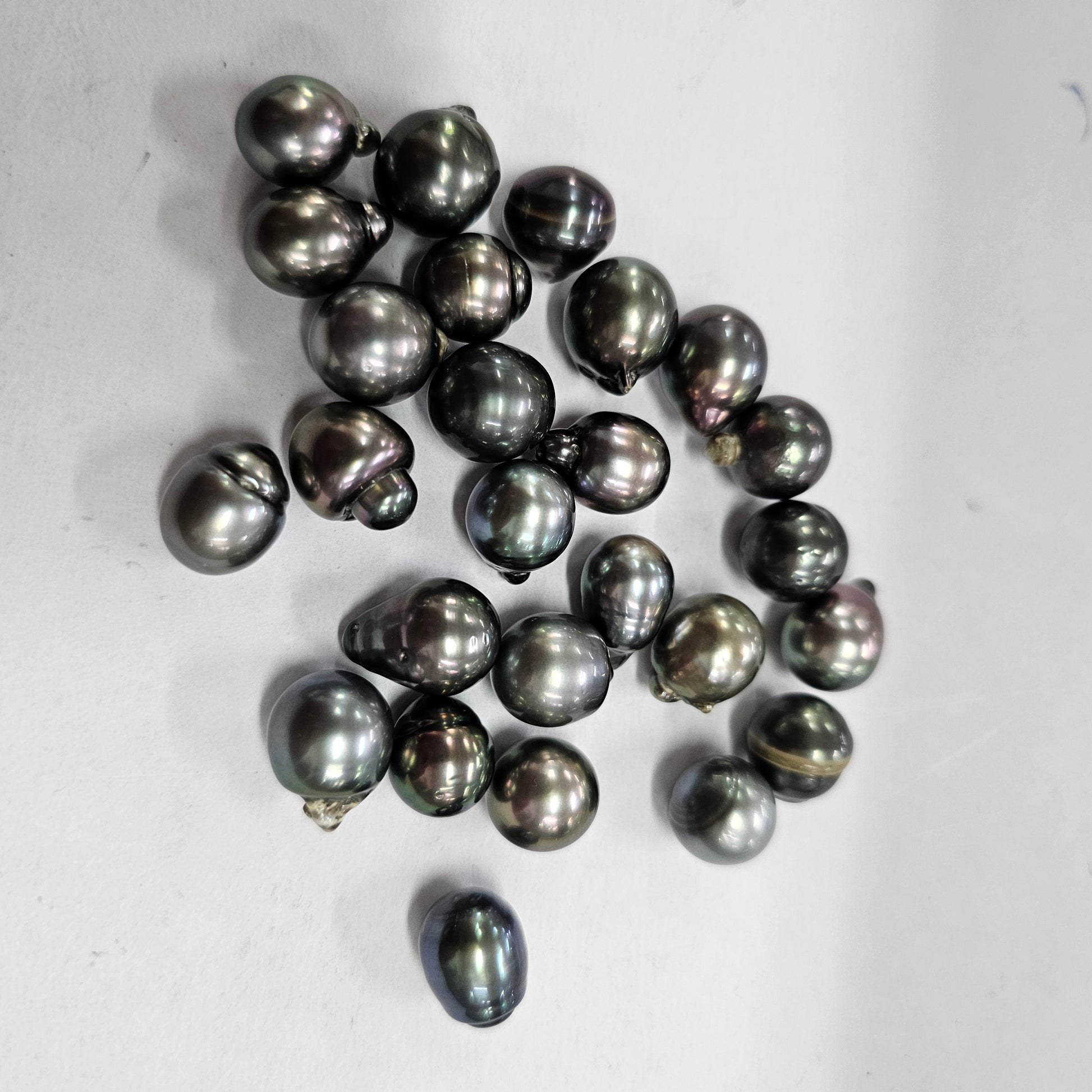 Tahitian Black Pearl Undrilled 12.22 Carats (13.44 Ratti) Tahiti MUCI56