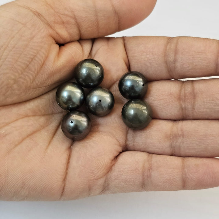 Tahitian Black Pearl 13-13mm Drilled 14.45 Carats (15.89 Ratti) OP0380