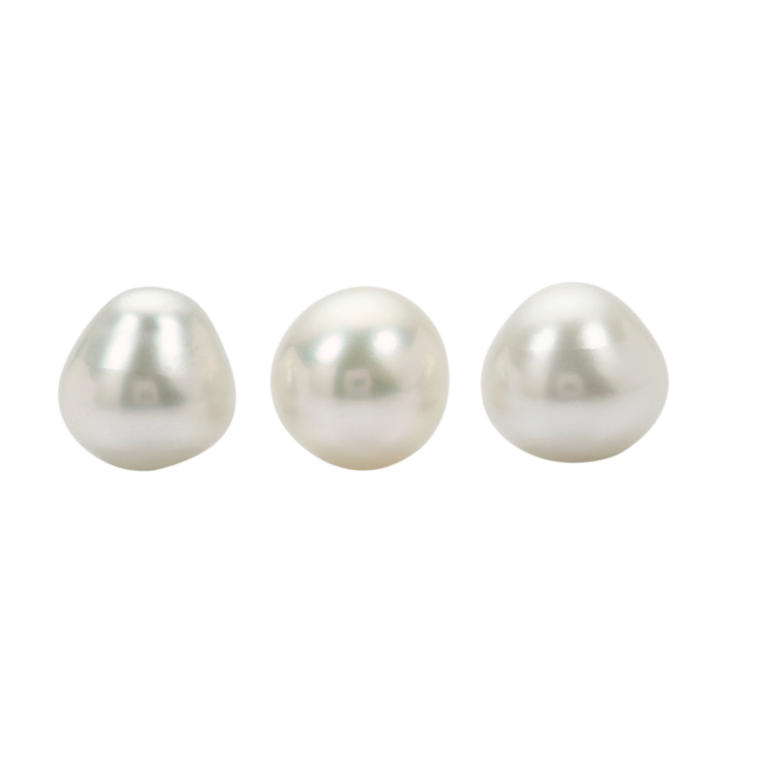 White South Sea Pearl Undrilled 15.55 Cts (17.10 Ratti)