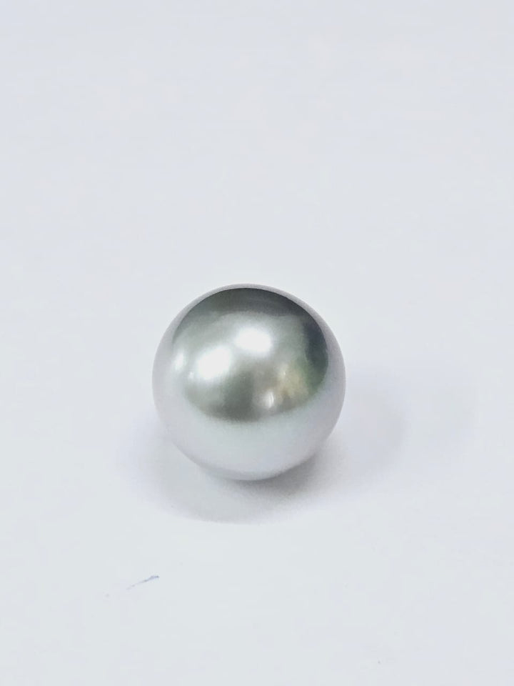 Certified Tahitian Grey Black Pearl Undrilled 11.66 Carats (12.82 Ratti) 12-13mm Tahiti