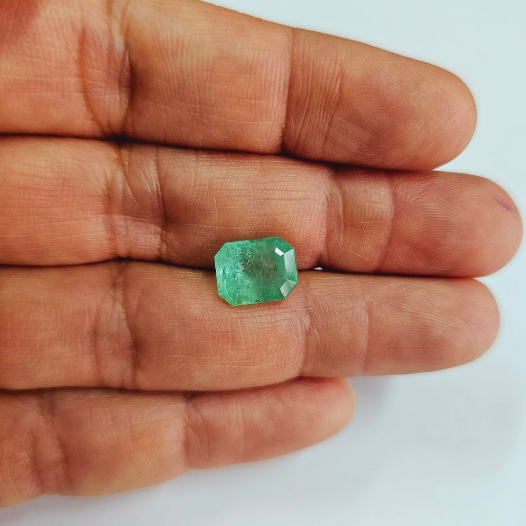 Certified Colombian Emerald (Panna) 5.02 Cts (5.52 Ratti) Colombia