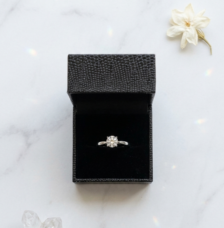 0.90 Ct Diamond Ring in White Gold (GIA Certified, VVS1, G Colour)