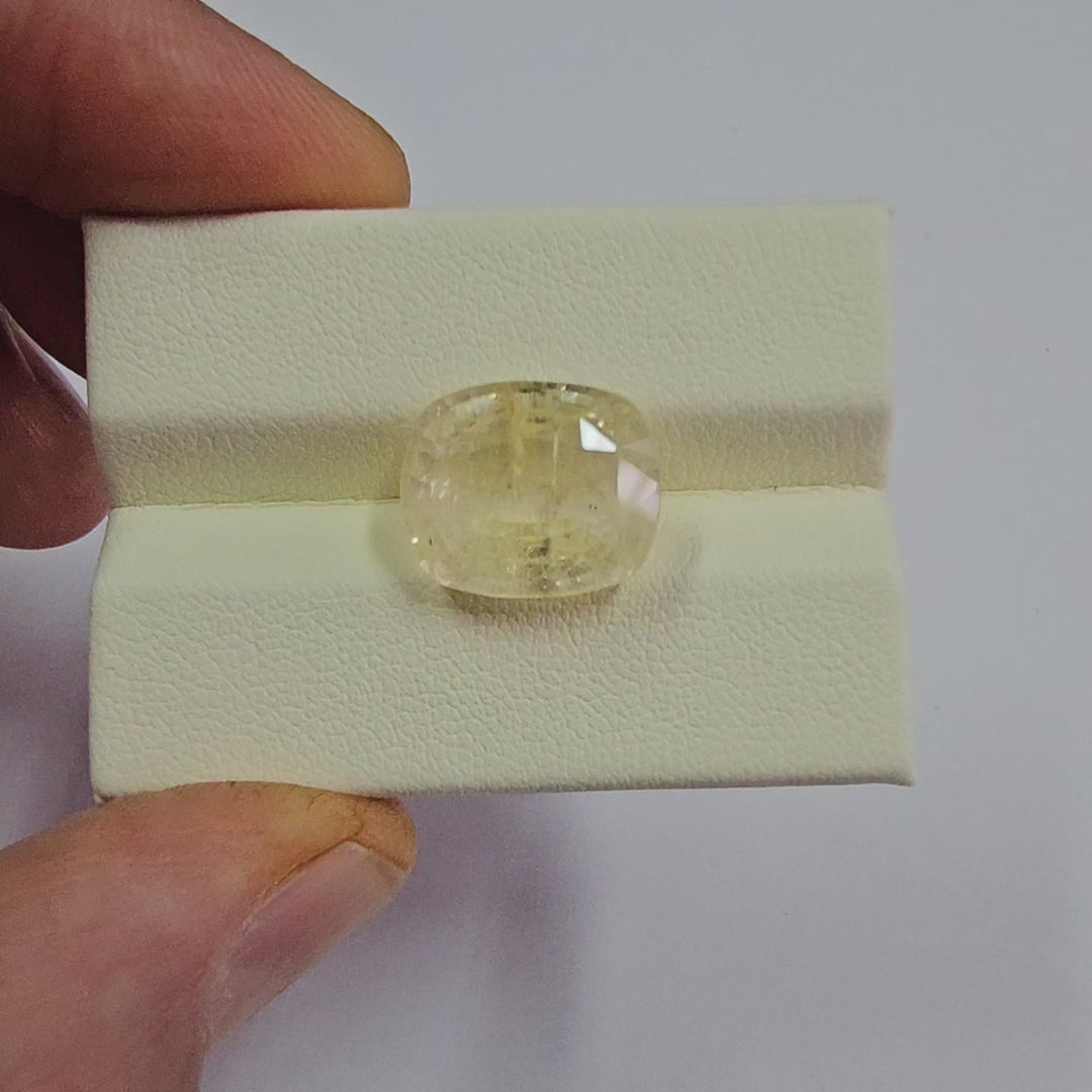 Certified Yellow Sapphire (Pukhraj) 13.38 Cts (14.72 Ratti) Sri Lanka (Ceylon)