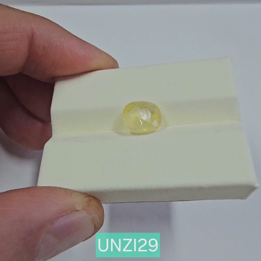 Certified Yellow Sapphire-4.40 Carats (4.84 Ratti) Sri Lanka (Ceylon), SKU:UNZI29