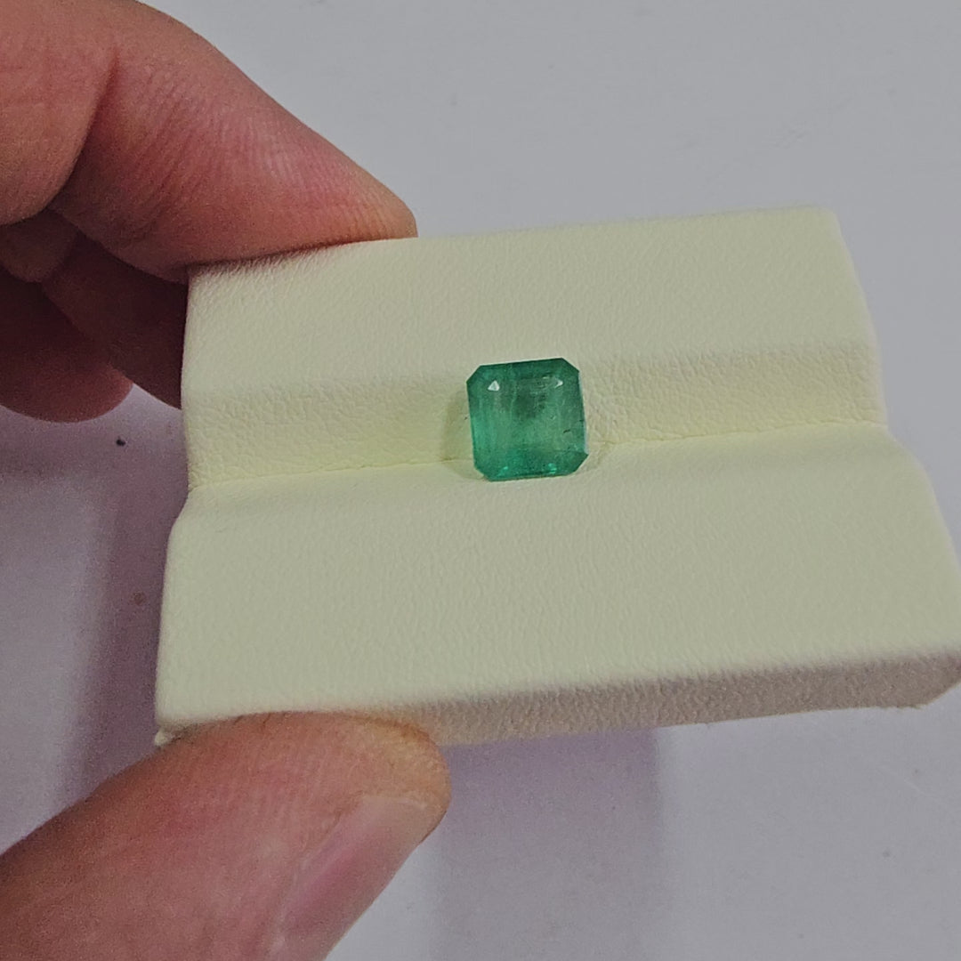 Certified Colombian Emerald (Panna)-1.92 Carats (2.11 Ratti) Colombia, SKU:DMCI49